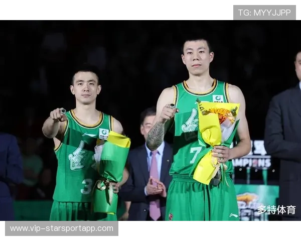 辽篮完成队长交接 赵继伟接任 郭艾伦张镇麟离队成背景，cba辽宁队赵继伟